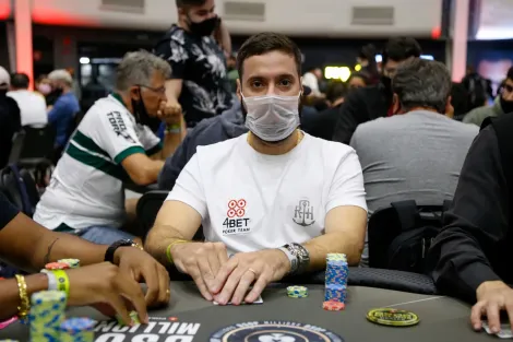 Júlio Lins tromba AA e cai em sexto lugar no Sunday Million