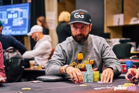 Em set over set, Daniel Negreanu puxa pote de chip leader no SHRB PLO