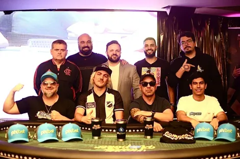 Tomaz Pazito lidera mesa final do Main Event do Navio PixPoker