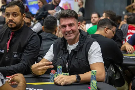 Mario Niciforo puxa a fila no Dia 1D do Start Up Mystery KO do BSOP Millions