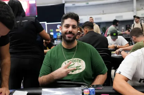 Victor Pertile lidera os classificados no Dia 1A do LAPT Main Event