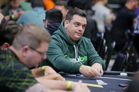 Flop do engate elimina Caio Hey em potão no BSOP Millions