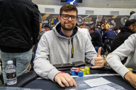 João Pedro Campostrini lidera Dia 1B do Meia Milha do BSOP Millions