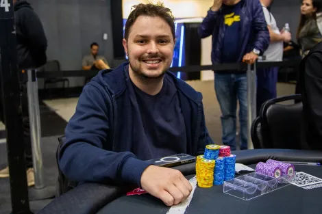 Fabrício Galvão lidera classificados no Dia 1 do 6-Max do BSOP Millions