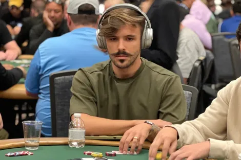 Yuri Martins está na decisão do High Roller PLO da WSOP Paradise