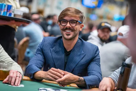 Yuri Martins cai em mão nojenta na FT do High Roller PLO na WSOP Paradise