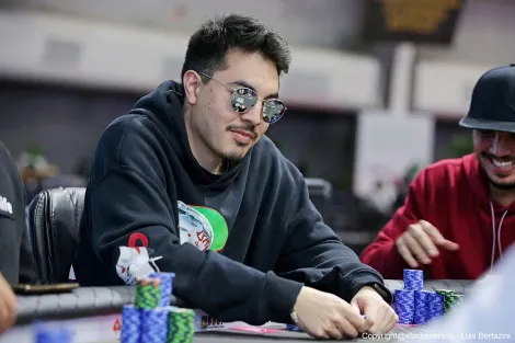 Edson Tsutsumi Jr. puxa fila brasileira no Dia 1A do ME da WSOP Paradise