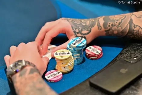 Flop do engate termina em all in triplo no Main Event da WSOP Paradise