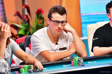 Gabriel Schroeder está entre os sete finalistas do Main Event da WSOP Paradise