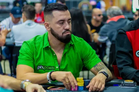 Elvis Renan, o "Catholão", é destaque em rodada dupla no ME do KSOP GGPoker SA