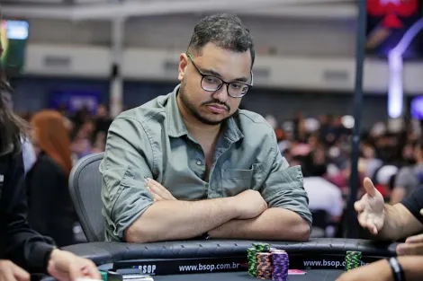 Turn da confusão gerou all in triplo e potão para Kim de Sousa no EPT