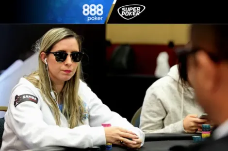 Simone Alves fatura o título do Mystery Bounty US$ 55 do 888poker