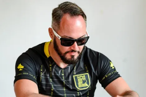 Rafael Alvarenga conquista a tríplice coroa online pela primeira vez