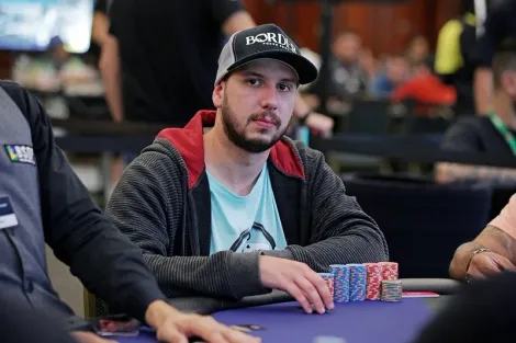 Leonardo Alves lidera mesa final do Main Event do BSOP São Paulo