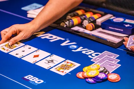 Straight flush entre brasileiros em mão surreal gerou gritaria no WPT Voyage