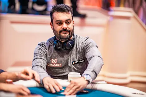 Mateus "Zinhão" vê showdown questionável com AA em potão no WPT Voyage