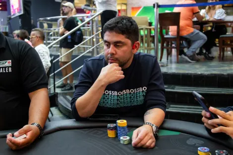 Jorge Osuna lidera 46 classificados no Dia 1B do Main Event do LAPT Panamá