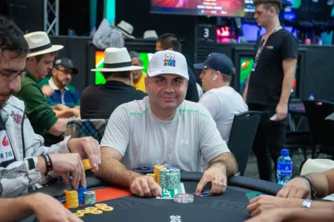 Carlos Mora avança como chip leader ao Dia 3 do Main Event do LAPT Panamá