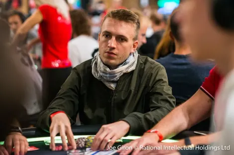 Samuel Vousden dá show na mesa final e conquista o tri do GGMillion$