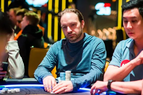 Mike Watson avança como chip leader no Evento #11 da Triton Montenegro