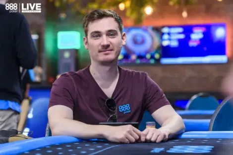 Após 3 anos, Nick Eastwood completa desafio de poker e revela números