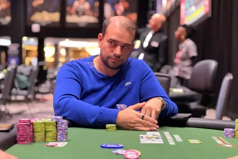 Joseph Pacheco encontra spot sonho e fica gigante no Evento #12 da WSOP