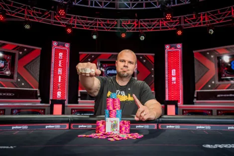 TJ Murphy faz a limpa na mesa final e conquista Evento #17 da WSOP