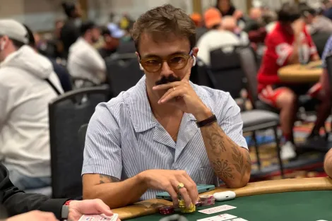 Atual campeão, Yuri Martins vai ao Dia 2 do Evento #35 da WSOP