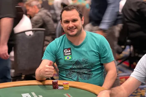 Gabriel Baleeiro e Tales Alcântara vão ao Dia 2 do Evento #40 da WSOP