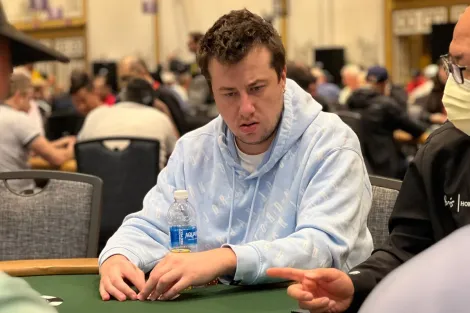 Gabriel Schroeder vai ao Dia 2 do Evento #41 da WSOP na segunda colocação