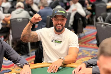 Rafael Reis puxa a fila de brasileiros classificados ao Dia 2 do Evento #44 da WSOP