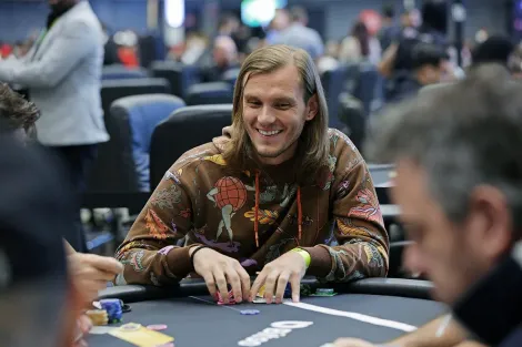 Alisson Piekazewicz dá grande salto e cola no top 10 do poker online