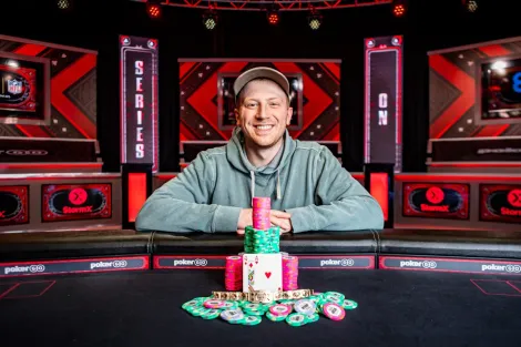 Três ITMs e um título: Jared Kingery é campeão do Evento #44 da WSOP