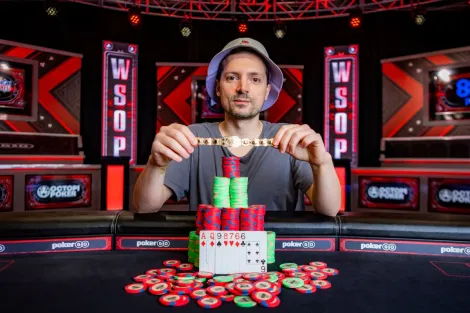 George Alexander encerra longa busca com vitória no Evento #50 da WSOP