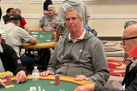 Luiz Galvão avança para o Dia 3 do Super Seniors da WSOP