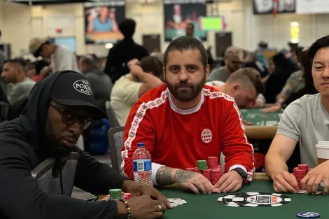 Guilherme Schreiber cai na oitava colocação do Evento #64 da WSOP