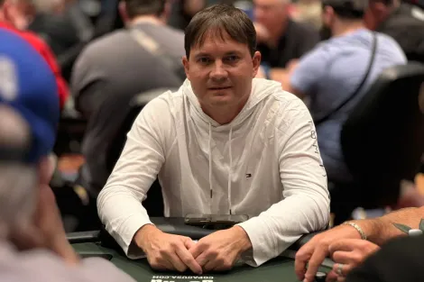 Leandro Ruy avança entre os líderes ao Dia 2 do Evento #69 da WSOP