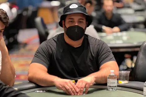 João Simão vai ao Dia 2 do US$ 50.000 High Roller PLO da WSOP