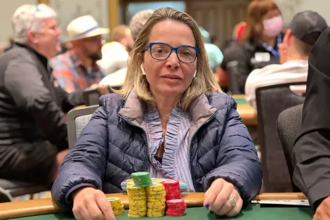 Isabella Costa, Mario Santin e Carlos Rox se classificam no Dia 1A do Evento #80 da WSOP