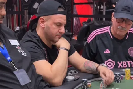 Michael Mizrachi dá fold absurdo no Main Event da WSOP e sofre com showdown