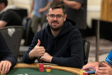 Vinicius Escossi puxa a fila verde e amarela no Dia 1B do Evento #80 da WSOP