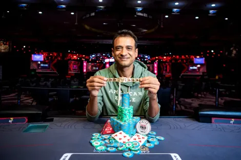 Aditya Agarwal encerra busca de 19 anos com cravada no Evento #82 da WSOP