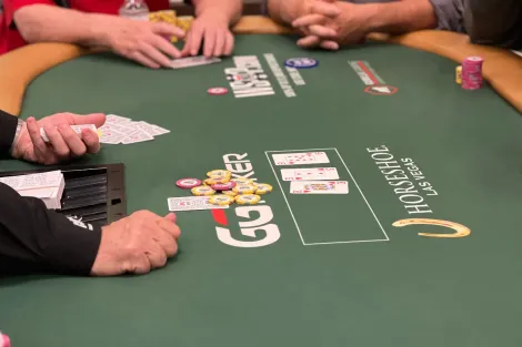 Você largaria? Fold com second nuts impressiona no Main Event da WSOP