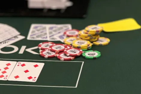 Cooler absurdo com straight flush gera pote de 200 blinds no Main Event da WSOP