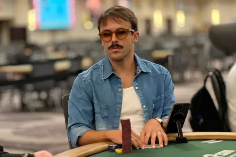 Yuri Martins avança entre os líderes para o Dia Final do Evento #88 da WSOP