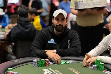 Gabriel Moura encontra flop sonho contra JJ no Main Event da WSOP