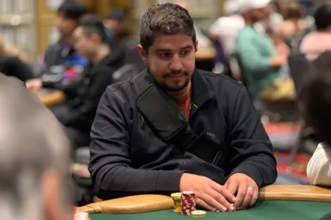 Luan Coelho avança ao Dia 2 do Evento #95 da WSOP na vice-liderança