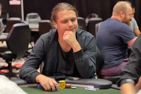 Maratona? Niklas Astedt desdenha de cansaço no Main Event da WSOP