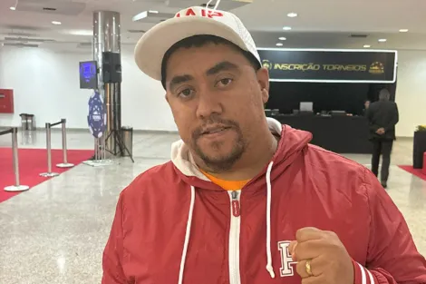 Wesley Michael puxa fila de classificados no Dia 1C do Main Event do CMP