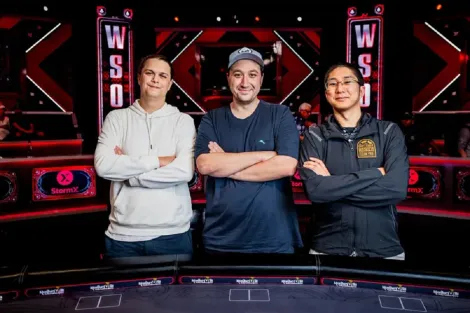 Niklas Astedt lidera os três finalistas do Main Event da WSOP